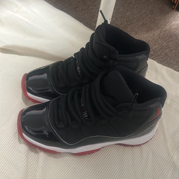 Jordan Bred 11s size 5 women - Picture 6 of 7